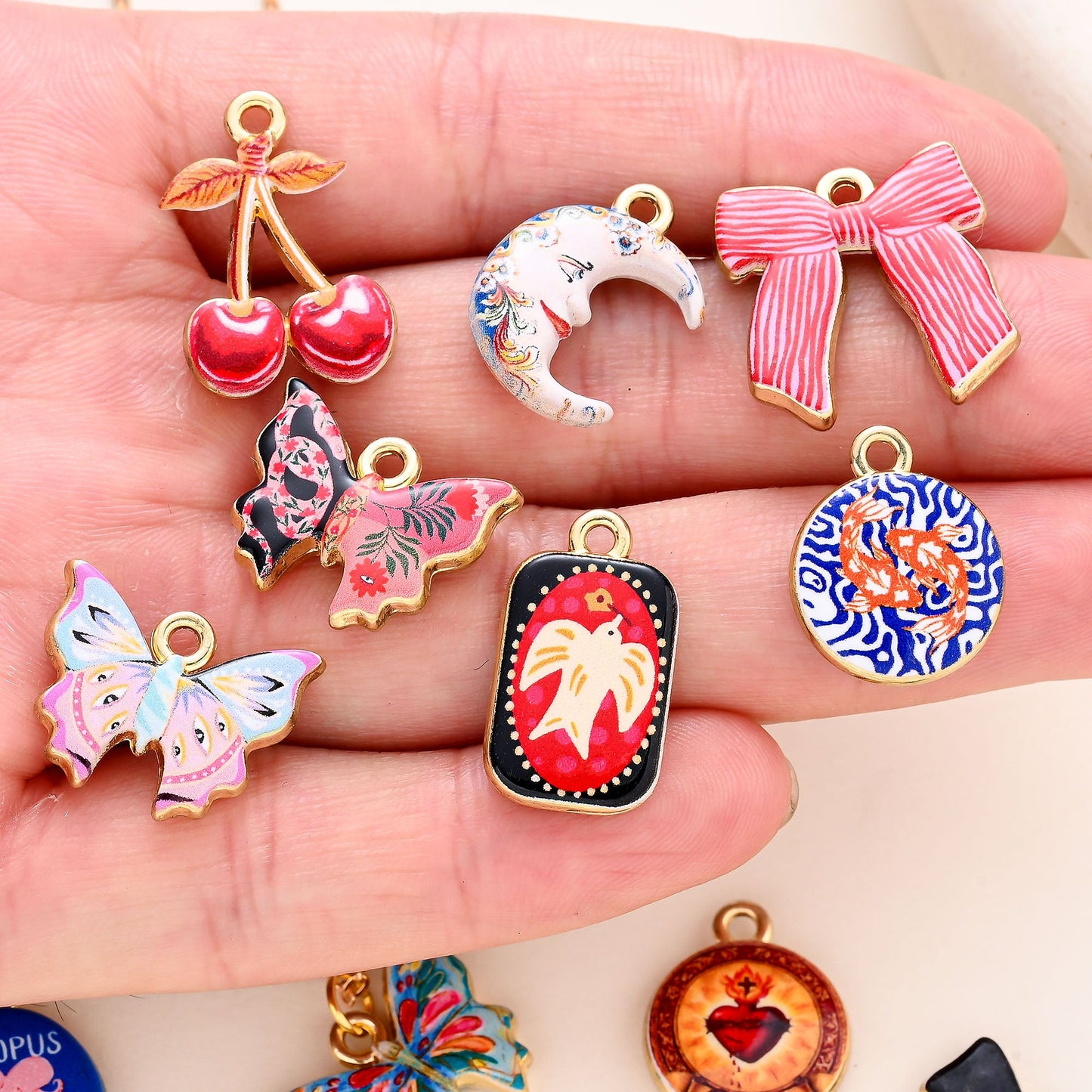 16PCS Color Printed Zinc Alloy Pendant Set