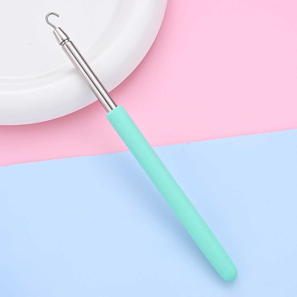 Retractable Bracelet Assist Tool