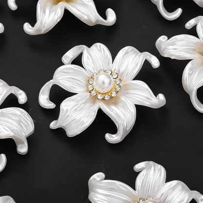 10-Piece White Acrylic Iris Flower Flatback Charms