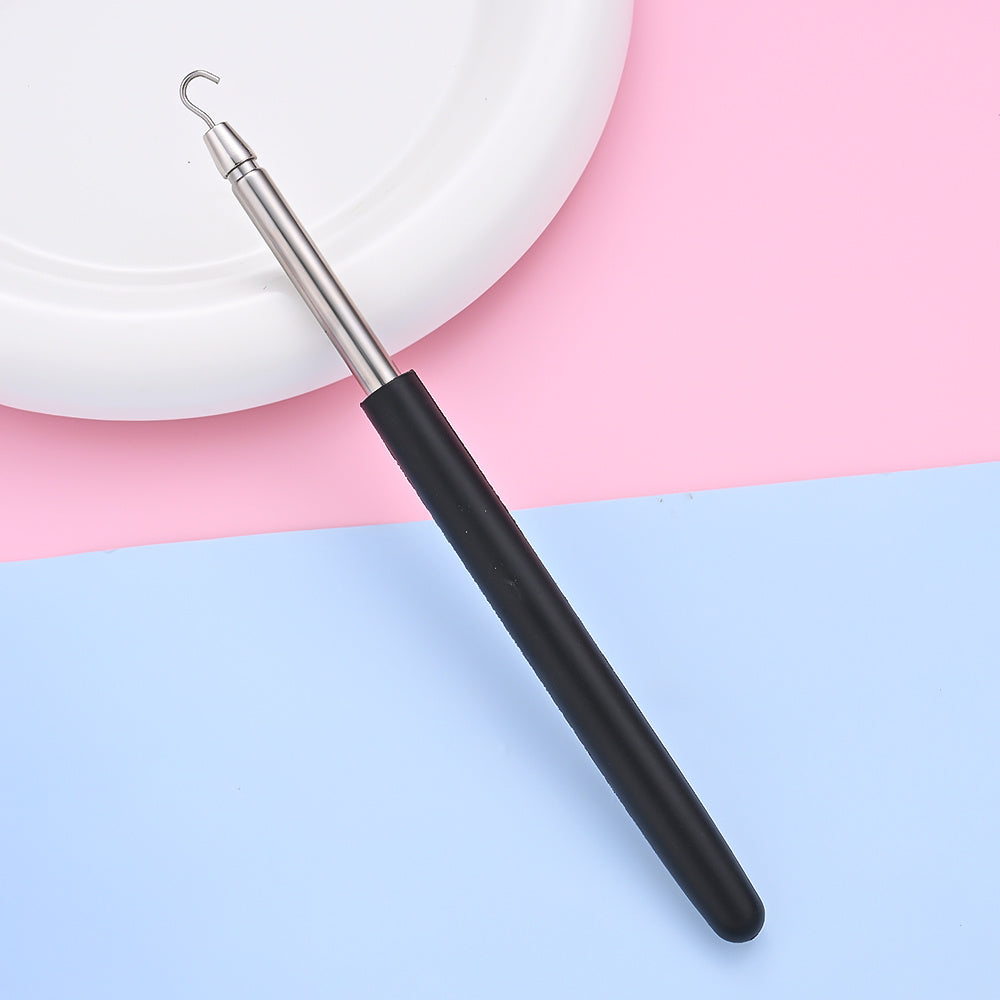 Retractable Bracelet Assist Tool